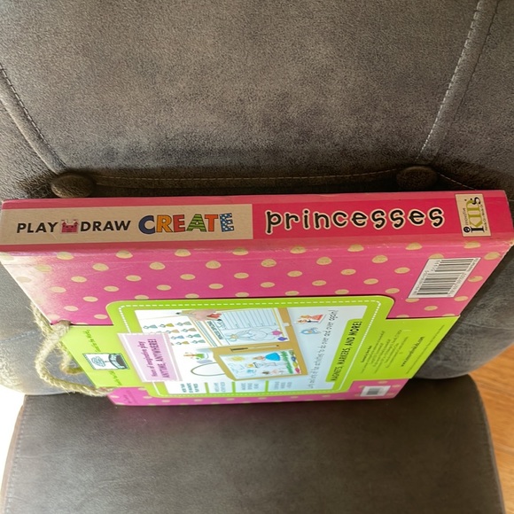 New Green Start Play Draw Create Reusable Drawing & Magnetic Kit - Princesses - Picture 7 of 8